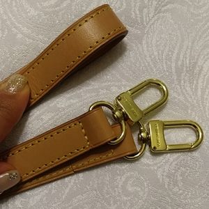 ~LV Shoulder Strap~Near Mint Condition